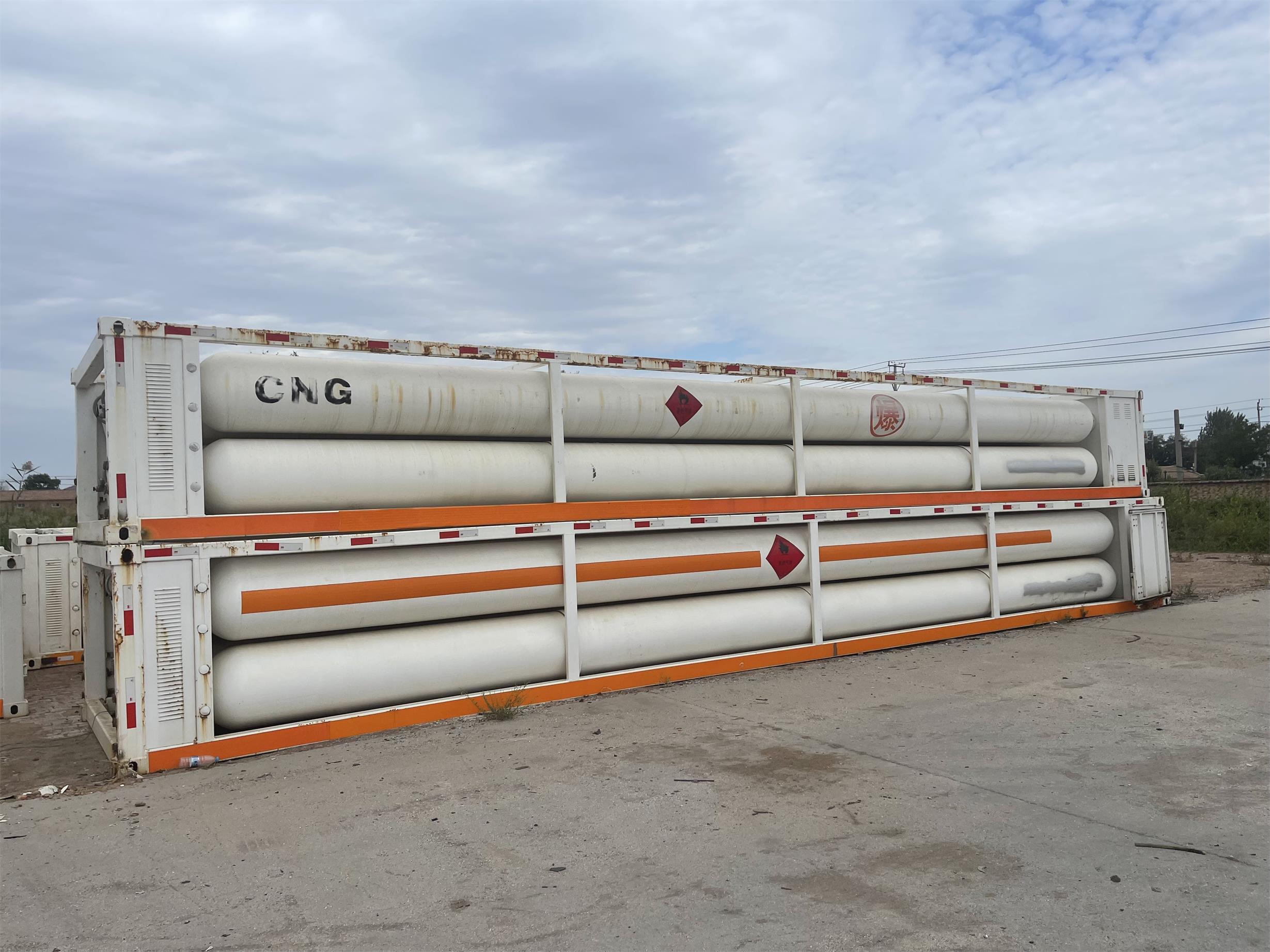 Remolque cisterna de gas para cami&oacute;n de GNC de 3 ejes y 6 tubos para transporte de gas natural