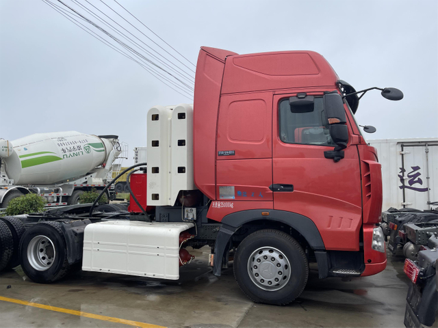 Sitrak Cng Heavy Duty SINOTRUK LNG CNG مستعمل C7H 430hp 460hp 6x4 جرار